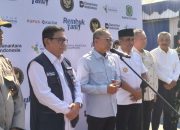 Menko Pangan Zukifli Hasan Serahkan Bantuan 3 Ton Pupuk Kepada Petani Sigi.